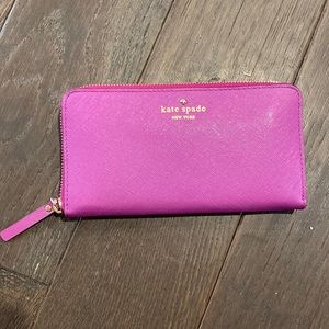Kate Spade Wallet (NEVER USED)